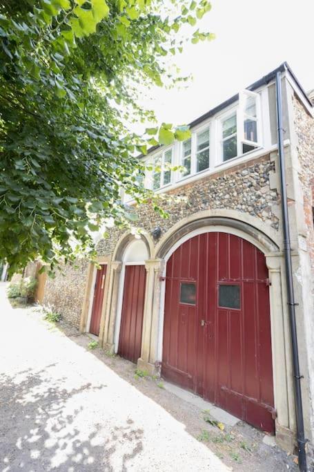 Central Medieval Grid Unique Home With Gated Parking Bury St. Edmunds Esterno foto